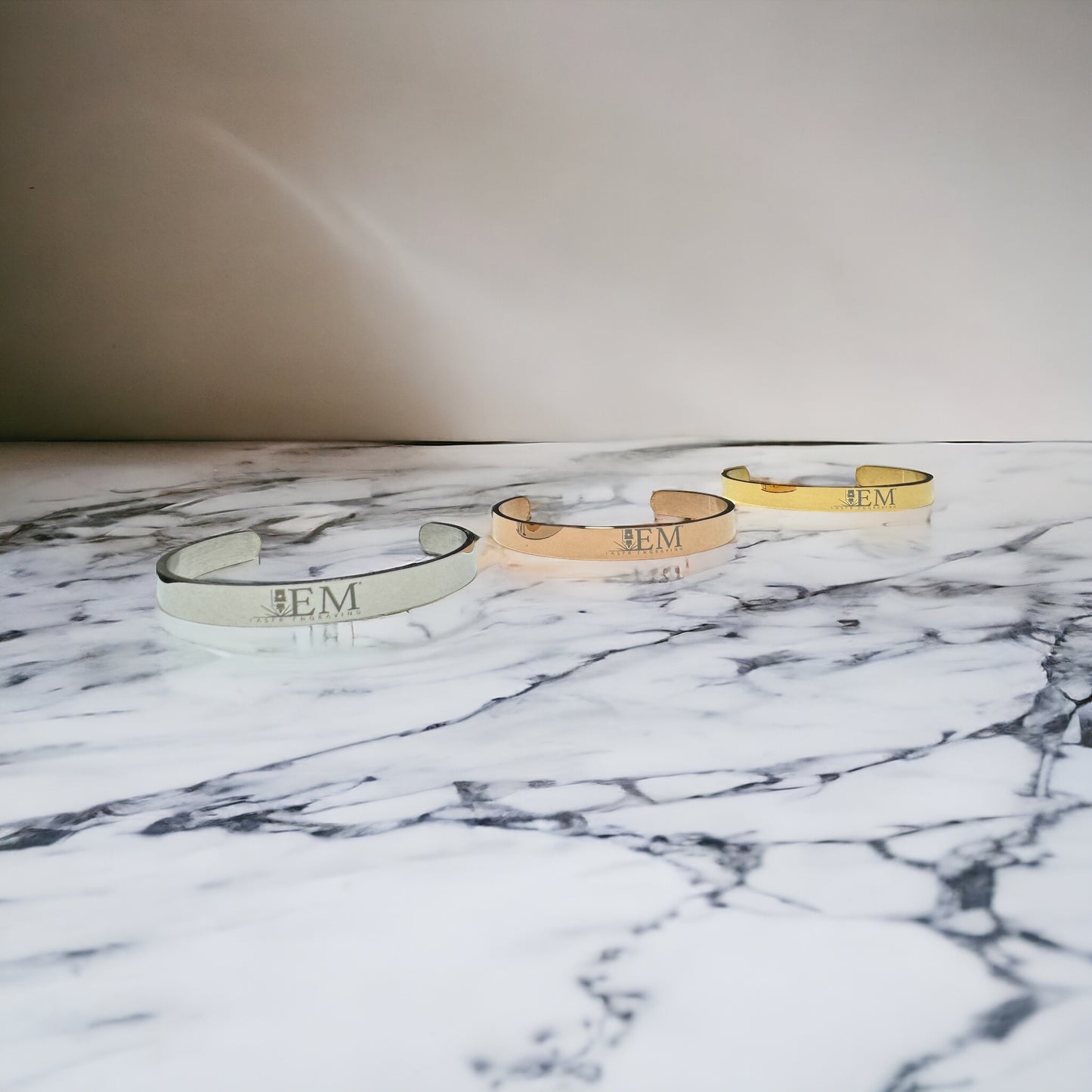 Brazalete de acero inoxidable (Plata)