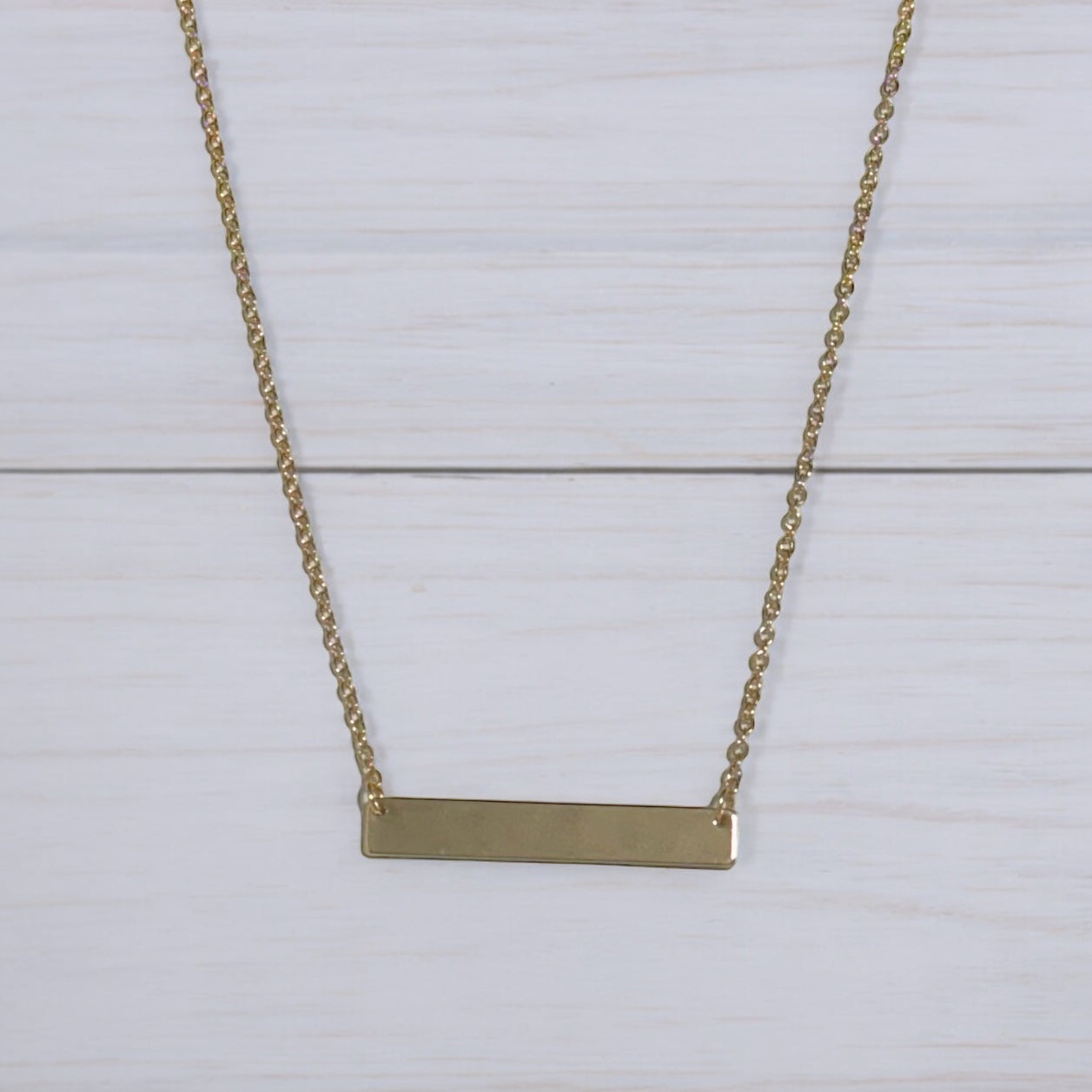 Collar elegante dorado